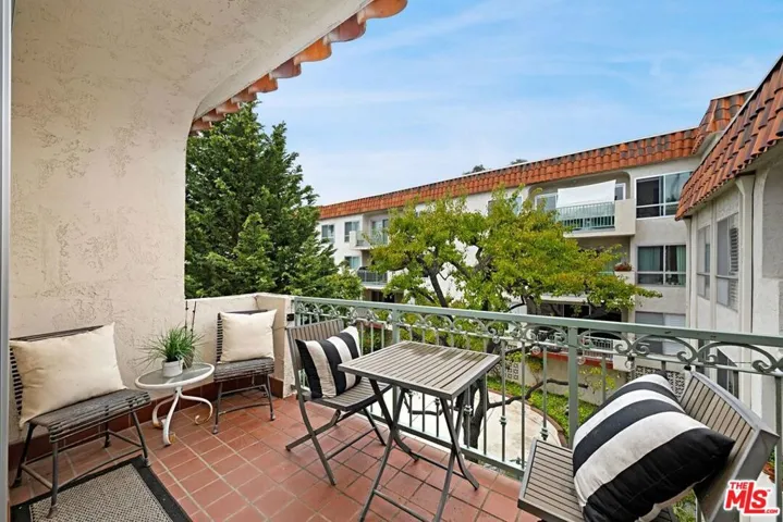 836 S Bundy Drive 405, Los Angeles, California 90049