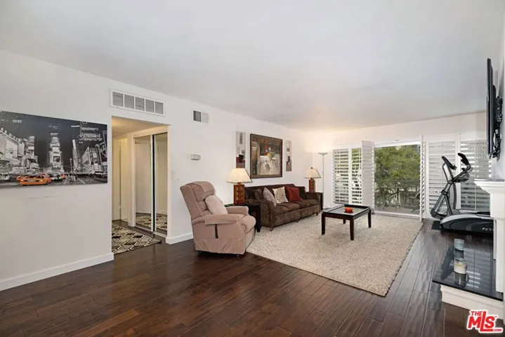 836 S Bundy Drive 405, Los Angeles, California 90049