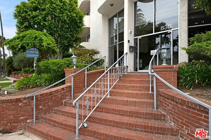 836 S Bundy Drive 405, Los Angeles, California 90049