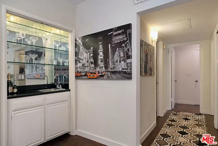 836 S Bundy Drive 405, Los Angeles, California 90049