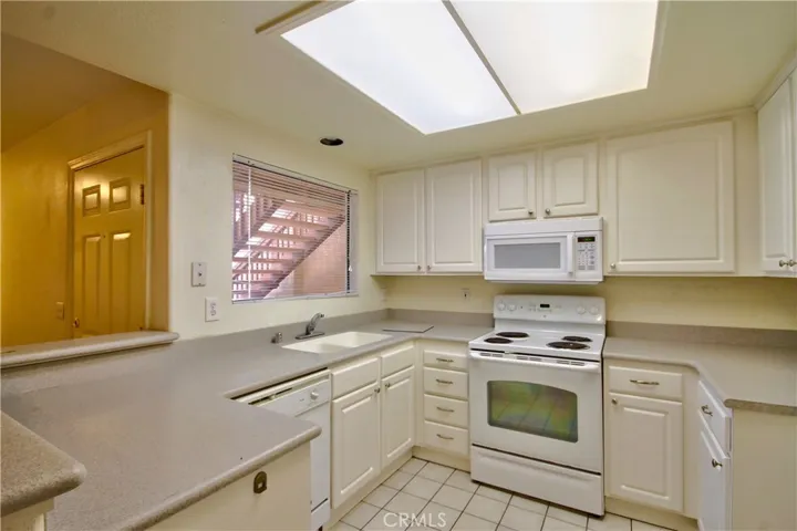 42140 Lyndie Lane 7, Temecula, California 92591