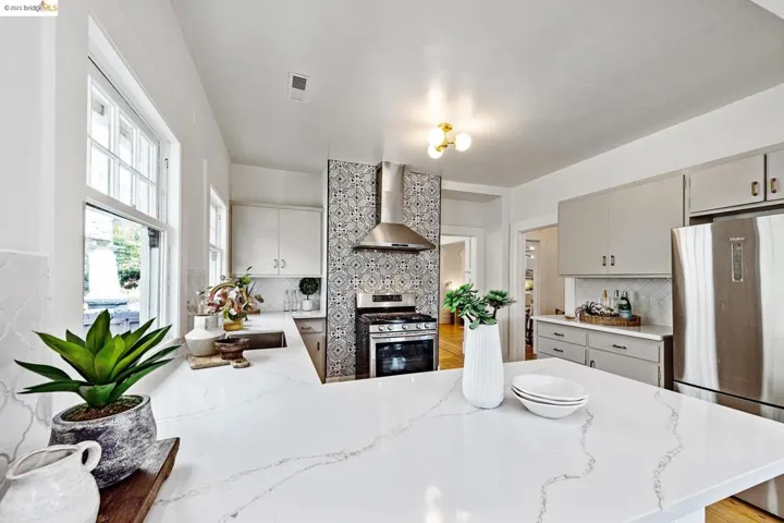 5841 Colby St, Oakland, California 94618