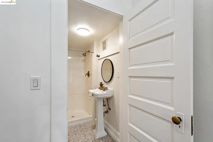 5841 Colby St, Oakland, California 94618