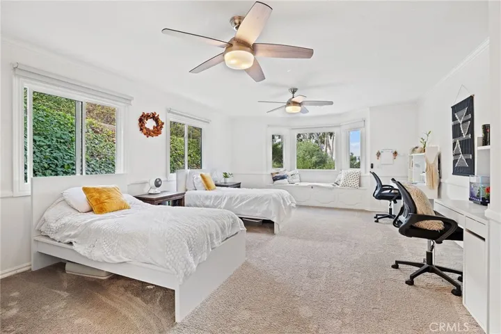 Crazy big room!