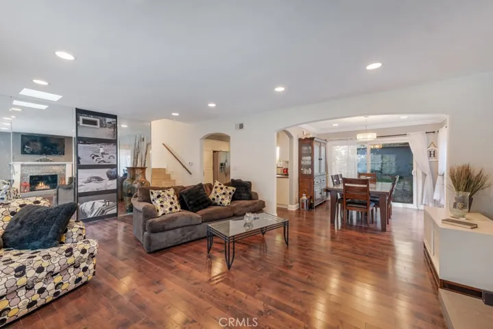 4762 Excelente Drive, Woodland Hills, California 91364