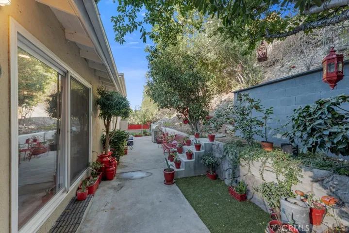 4762 Excelente Drive, Woodland Hills, California 91364