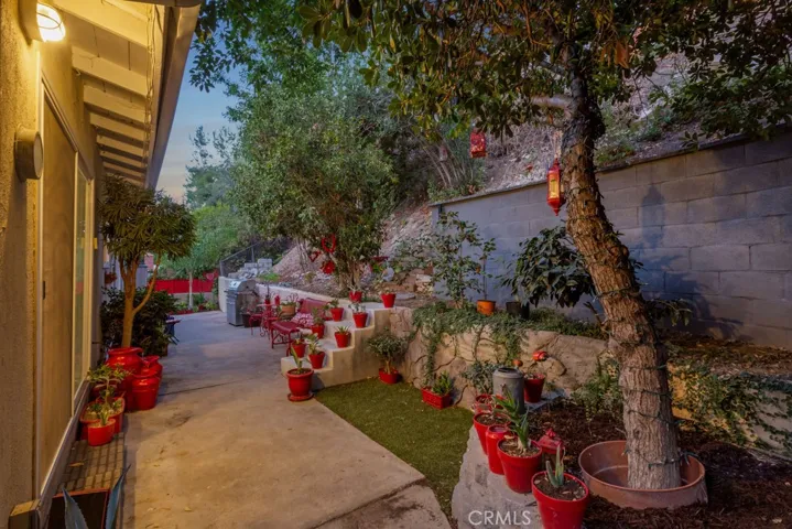 4762 Excelente Drive, Woodland Hills, California 91364