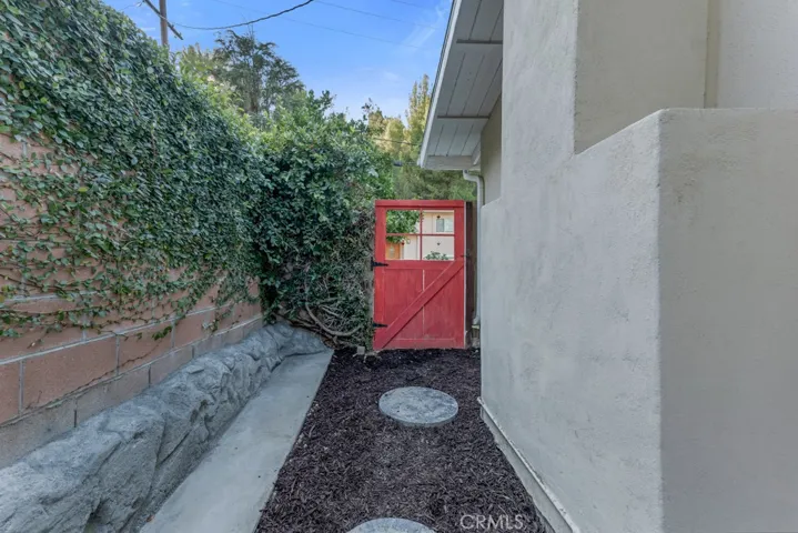 4762 Excelente Drive, Woodland Hills, California 91364
