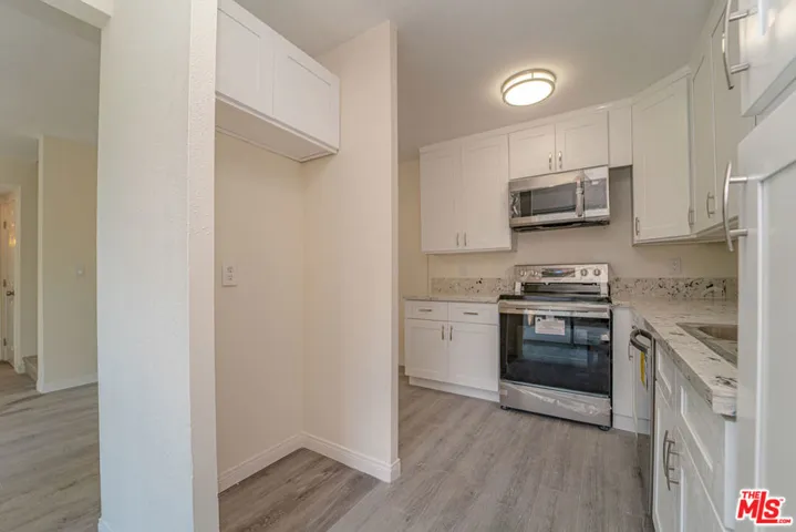 18508 Mayall Street G, Northridge, California 91324