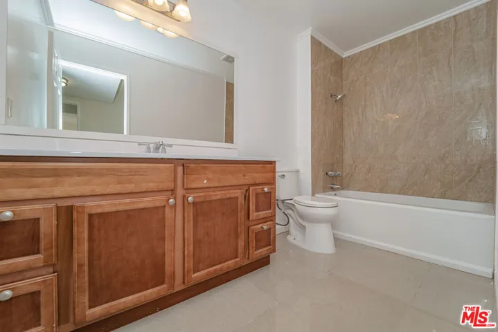 18508 Mayall Street G, Northridge, California 91324
