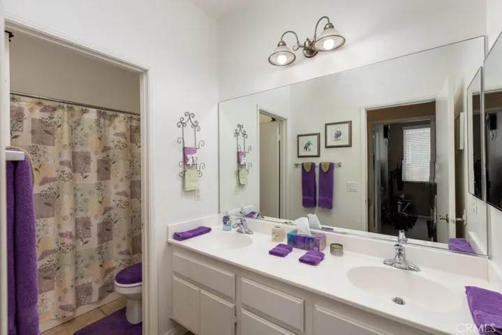 Hall bath, dual sinks separate Tub/Shower room