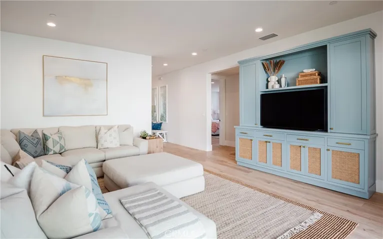 1037 2nd Street, Hermosa Beach, California 90254