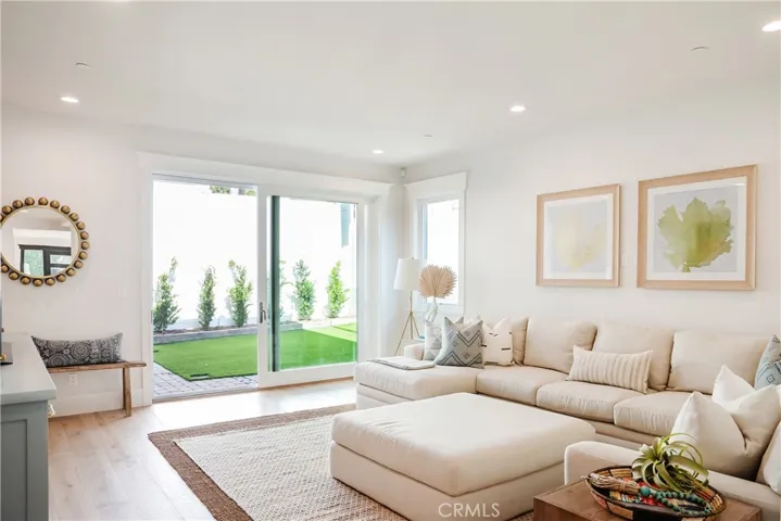 1037 2nd Street, Hermosa Beach, California 90254