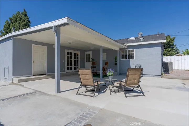 Inviting Patio great for entertaining