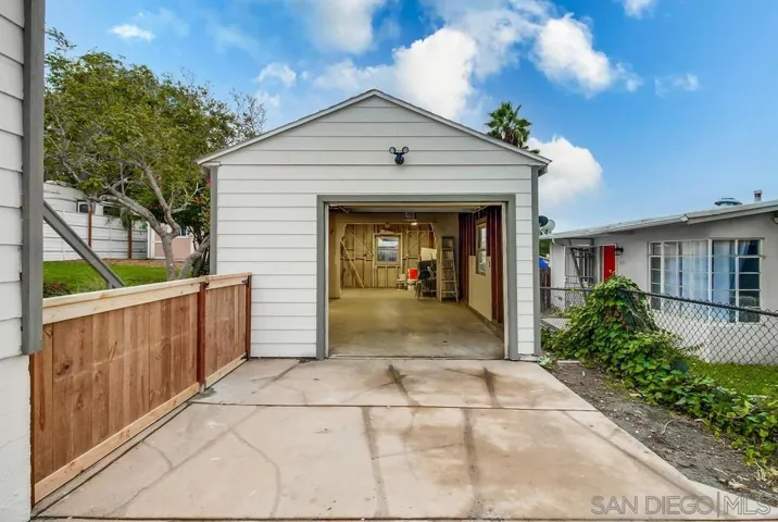 7855 Lincoln St., Lemon Grove, California 91945