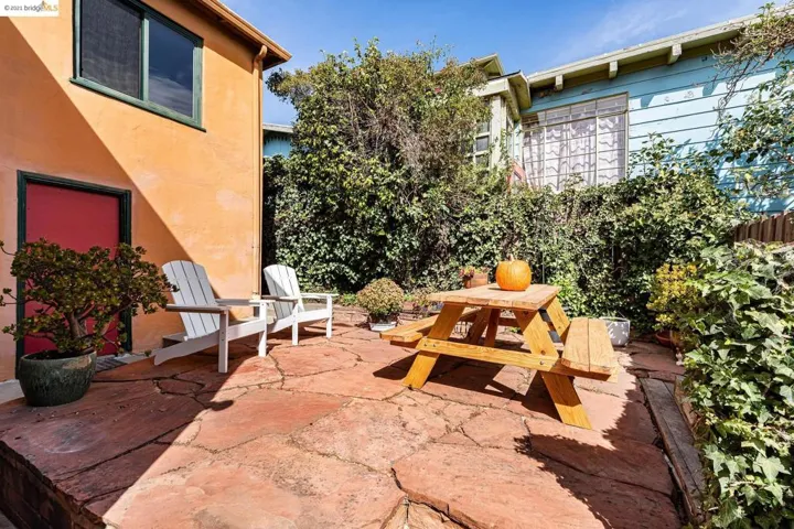 3838 Greenwood Avenue, Oakland, California 94602-1106