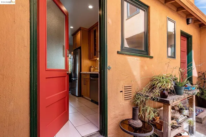 3838 Greenwood Avenue, Oakland, California 94602-1106