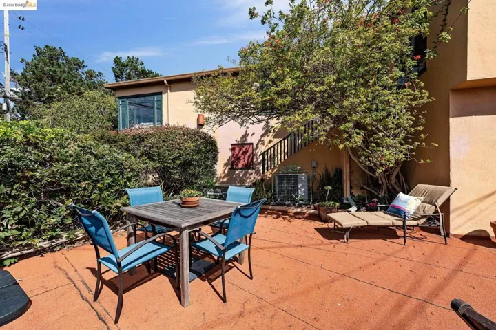 3838 Greenwood Avenue, Oakland, California 94602-1106