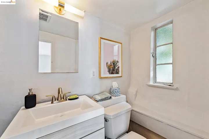 3838 Greenwood Avenue, Oakland, California 94602-1106