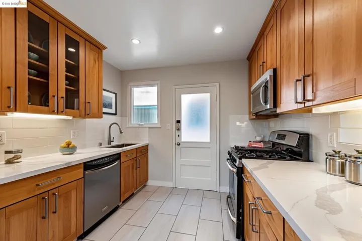 3838 Greenwood Avenue, Oakland, California 94602-1106
