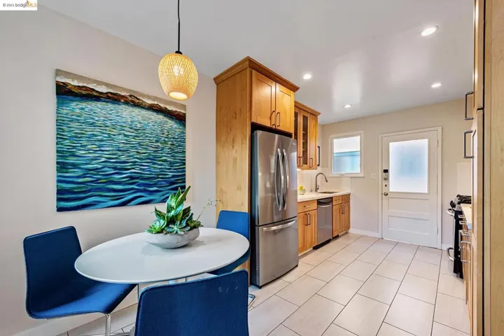 3838 Greenwood Avenue, Oakland, California 94602-1106