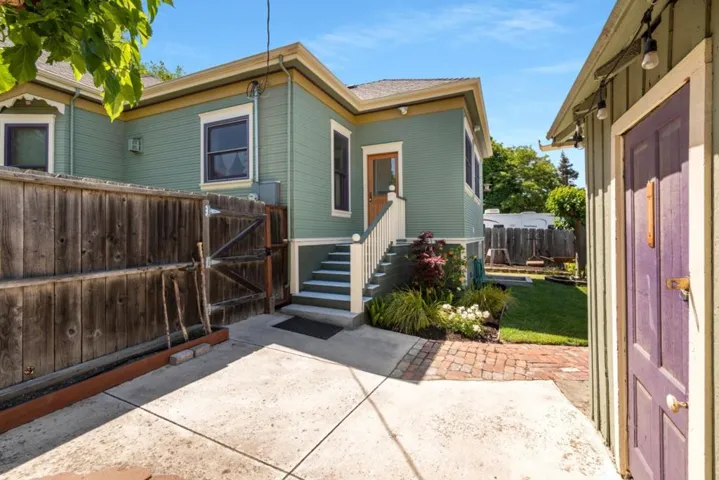 , Hollister, California 95023