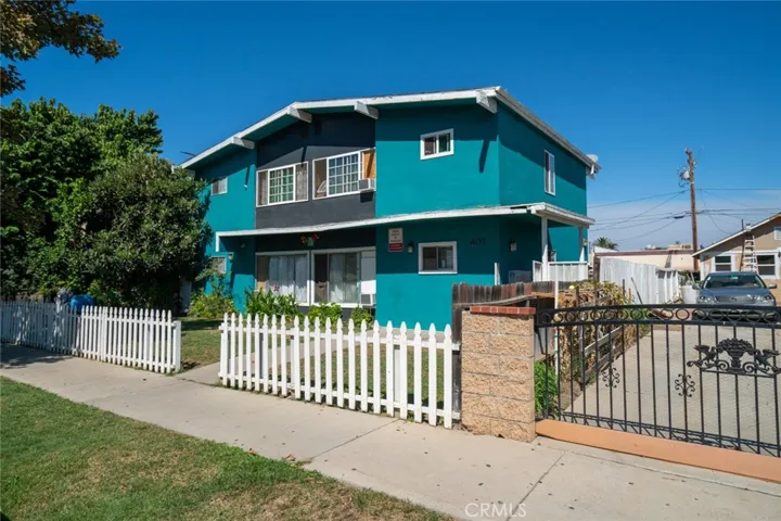 607 E Walnut Street, Santa Ana, California 92701