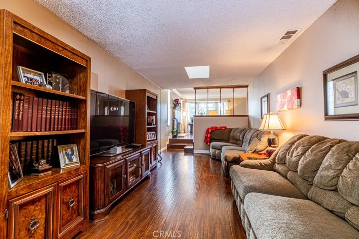 10909 Newgate Avenue, Whittier, California 90605
