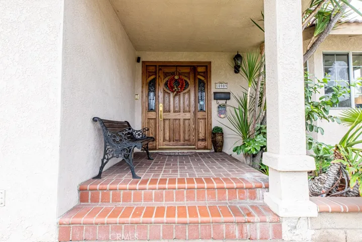 10909 Newgate Avenue, Whittier, California 90605