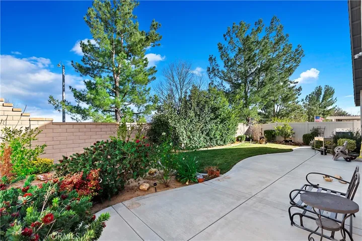 BEAUTIFUL BACK YARD - LUSH & GREEN - SURROUNDED BY MATURE SHADE TREES