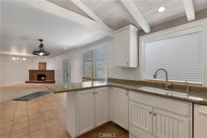 Extended counter top for breakfast bar seating