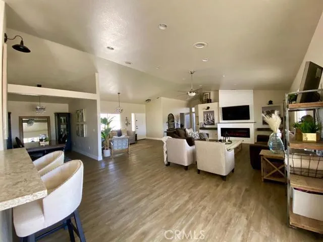 13799 Cuyamaca Road, Apple Valley, California 92307