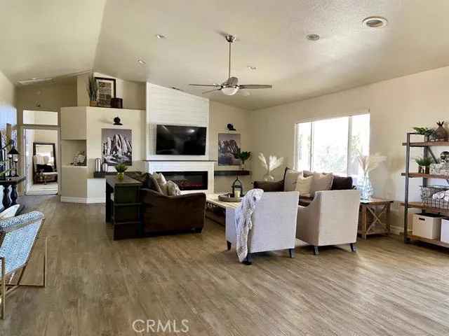 13799 Cuyamaca Road, Apple Valley, California 92307