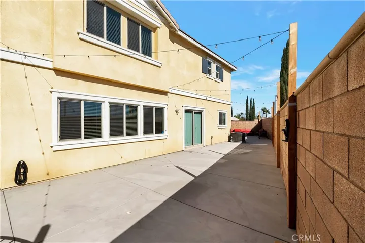 16723 Kalmia Lane, Fontana, California 92336