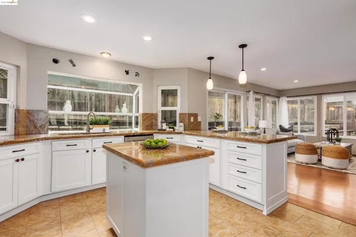 5517 Pamplona Ct, Concord, California 94521