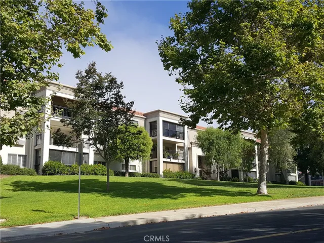 Bldg 4009 is very conveniently located. You can walk directly through the front lobby to your condo.