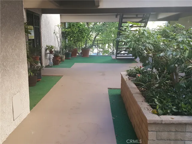 It's the 1st floor and end unit. So conveniently located.