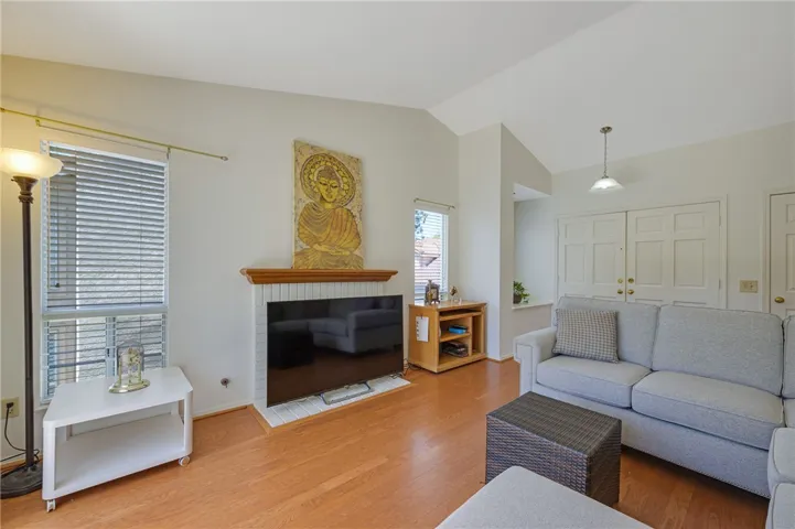 420 Huyler Lane B, Simi Valley, California 93065
