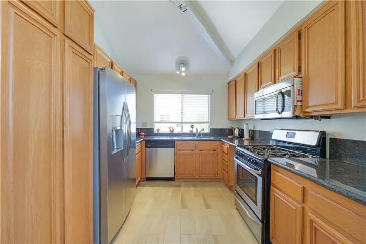 420 Huyler Lane B, Simi Valley, California 93065