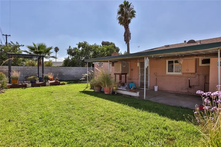 10721 Alameda Avenue, Bloomington, California 92316