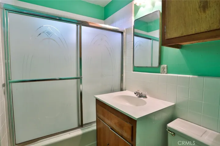 10721 Alameda Avenue, Bloomington, California 92316