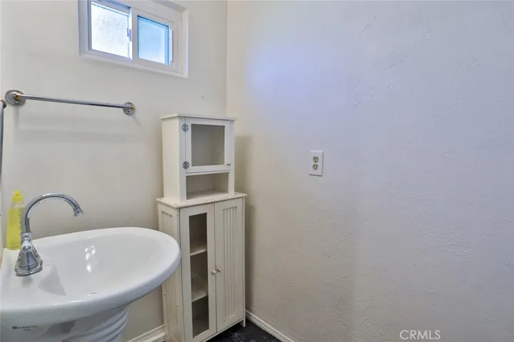 1/2 bath in master bedroom