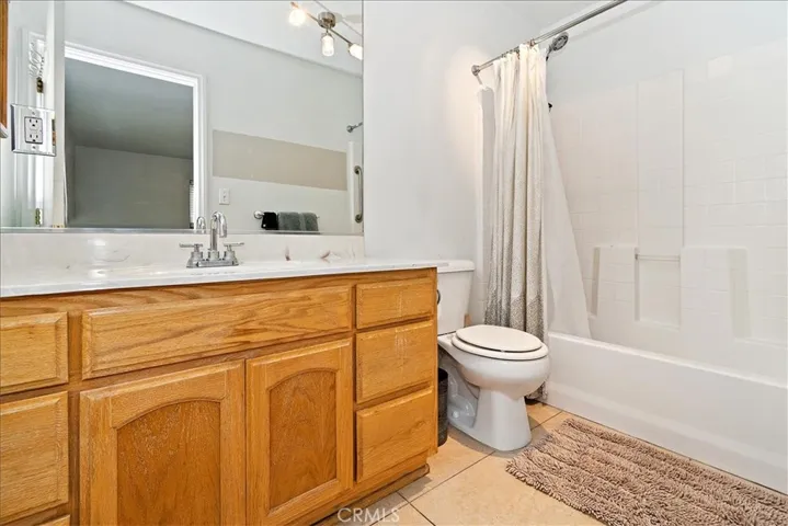 Grandroom Bathroom
Bath 3