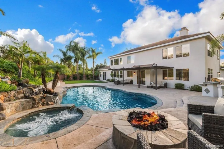 2330 Carioca Place, Vista, California 92084