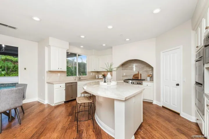 2330 Carioca Place, Vista, California 92084