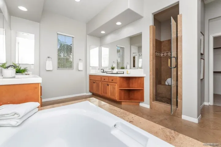 2330 Carioca Place, Vista, California 92084