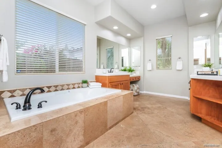 2330 Carioca Place, Vista, California 92084
