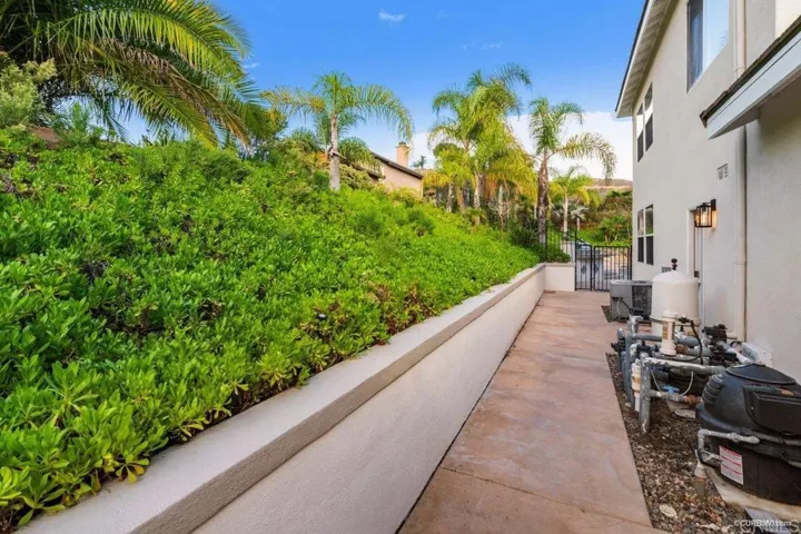 2330 Carioca Place, Vista, California 92084
