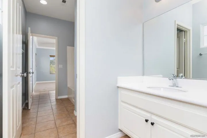 2330 Carioca Place, Vista, California 92084