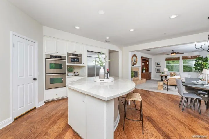2330 Carioca Place, Vista, California 92084